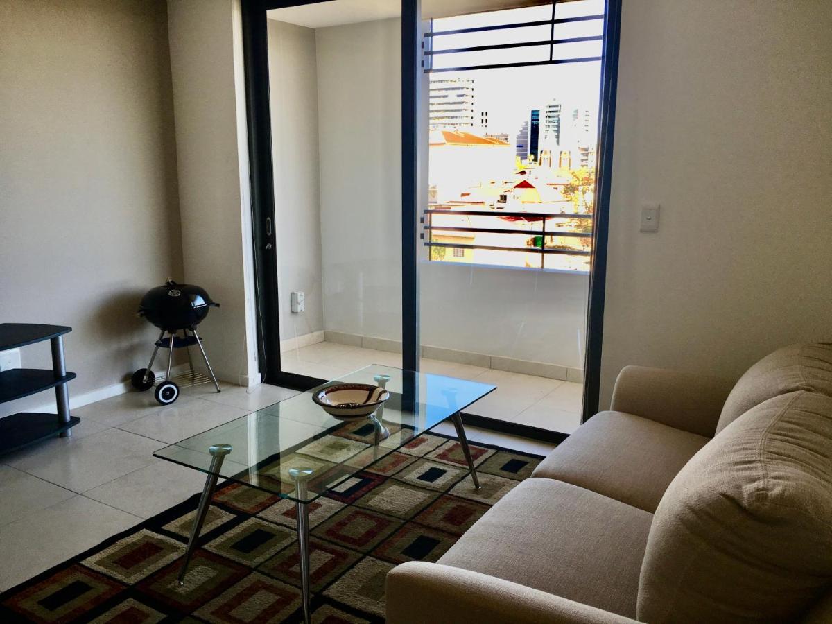 City Junction Apartment Уиндхоек Екстериор снимка