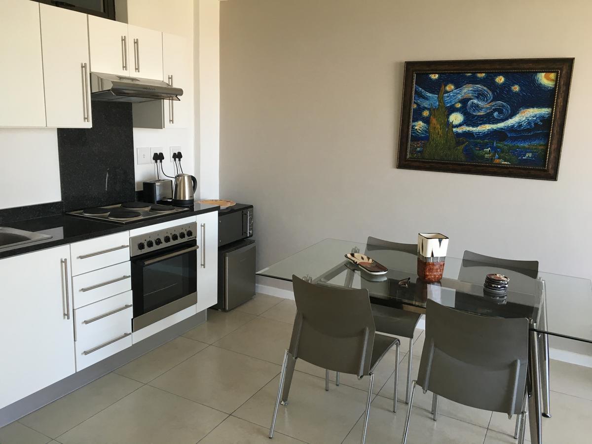 City Junction Apartment Уиндхоек Екстериор снимка