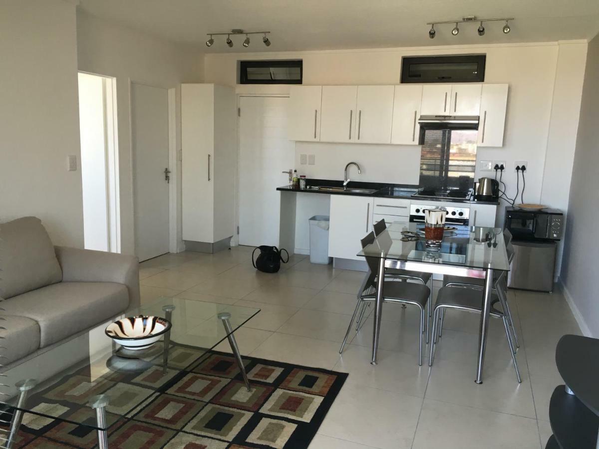 City Junction Apartment Уиндхоек Екстериор снимка